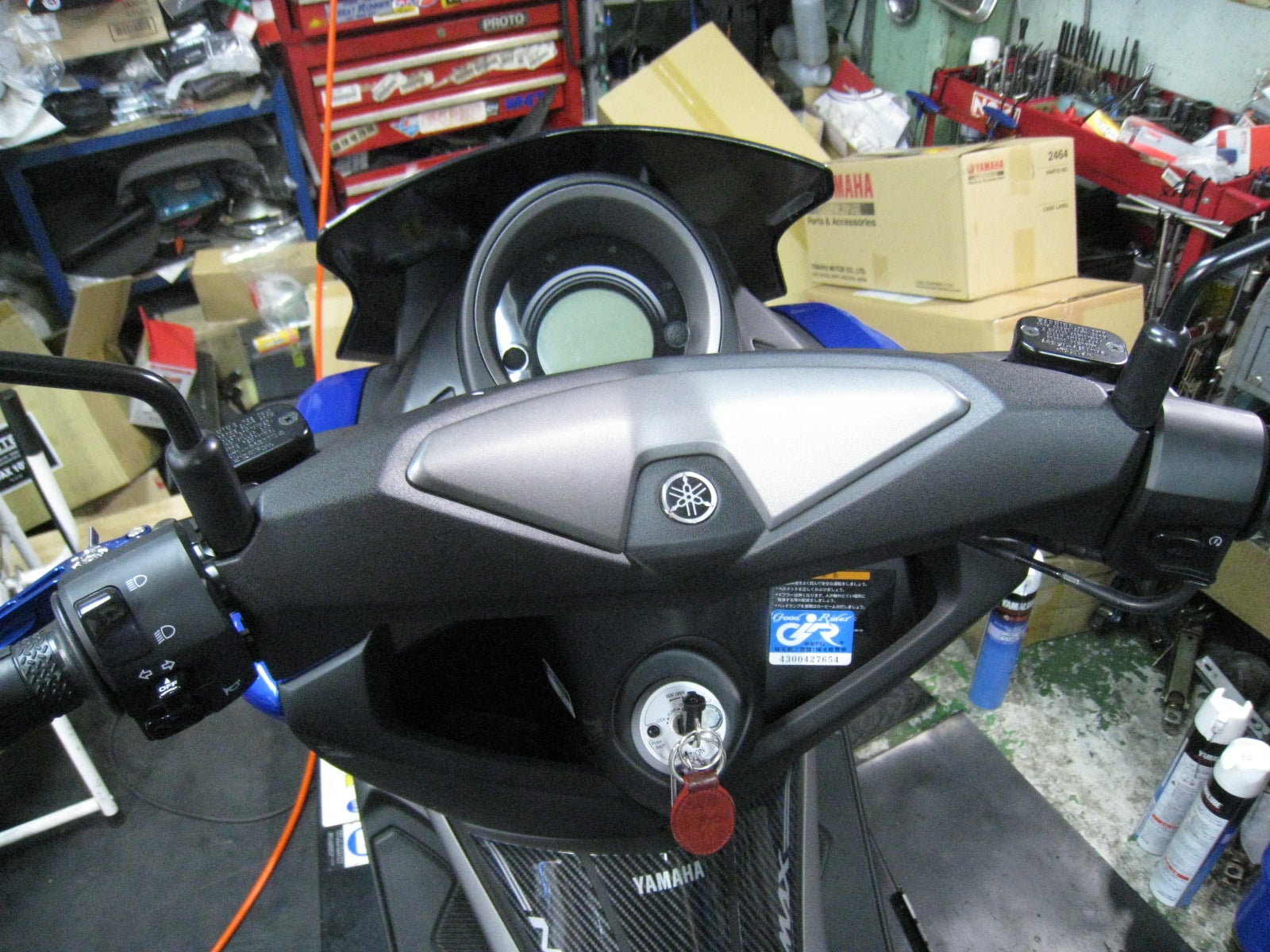 NMAX 125 ゴールドホイールでカスタム感ア～ップ↑↑ | 本庄市のバイク 