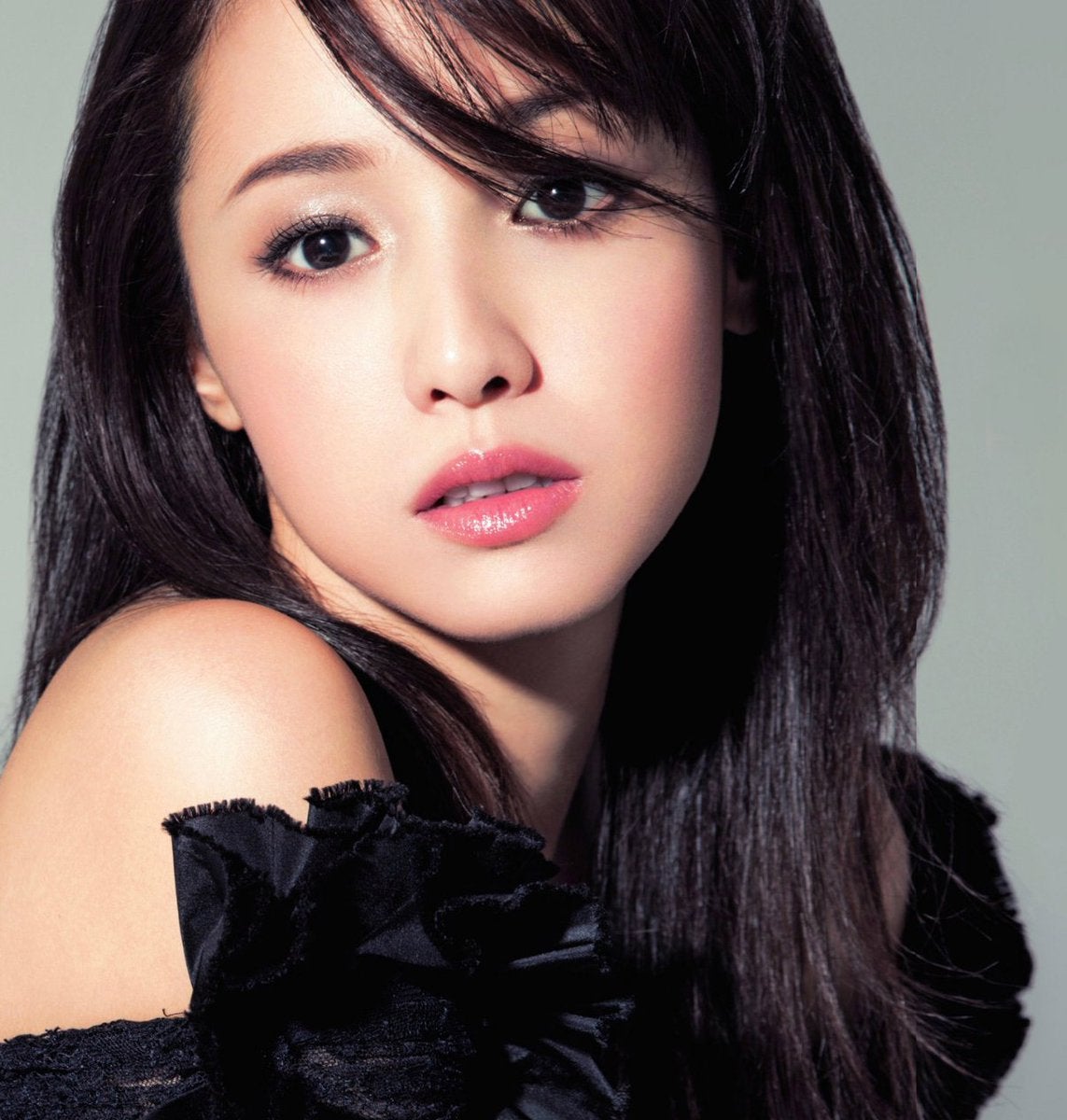 沢尻エリカ 長い髪をひとつに結んでテラスでごくり メイキング Japanese Cute Girls 沢尻エリカ 長い髪をひとつに結んでテラスでごくり メイキング Japanese Cute Girls
