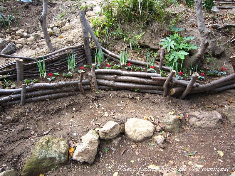 石で作る 斜面花壇の作り方 伊豆の田舎でお洒落に暮らす