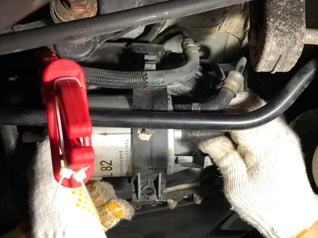 W203 メルセデス ベンツ C230 燃料フィルター交換 | トリ夫とチヨジの