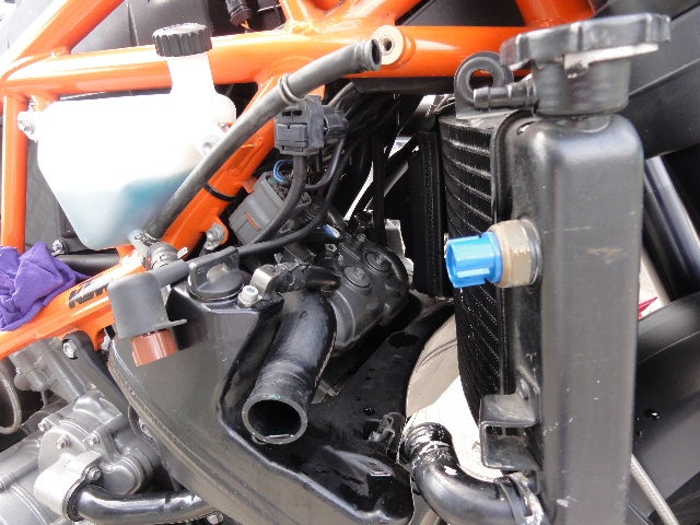 990DUKE エアクリ交換　プラグもねの記事画像