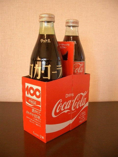 1970年代の懐かしい コカコーラ1リットル瓶 持ち運びに便利な