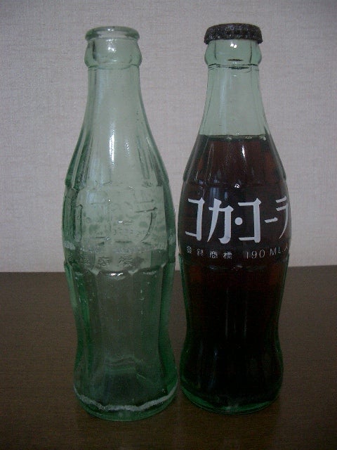 １９６７年製造のコカ・コーラ１９０（ＭＬ入表示）の瓶２種類同年代の 