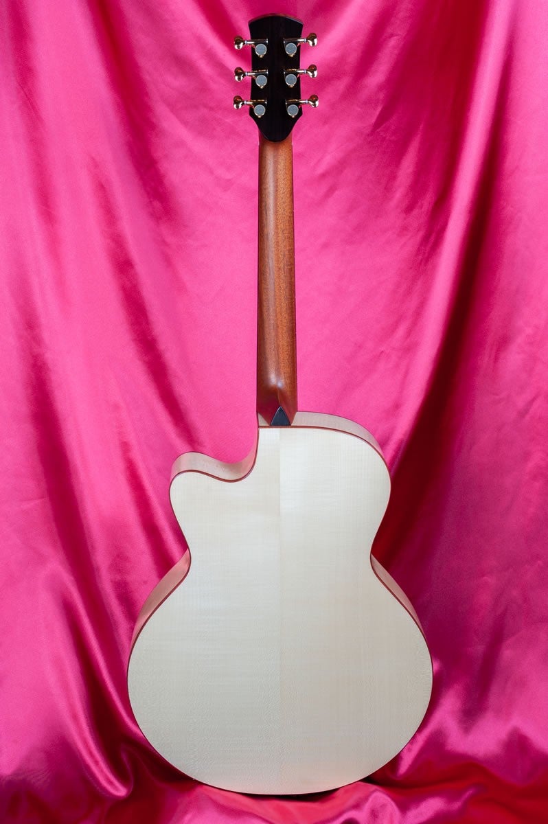 Ayers Sj06e Cx Esn Jp Custom 白くてかっこいいギターです ギターマニアの兄を持つネットショップ店長のブログ