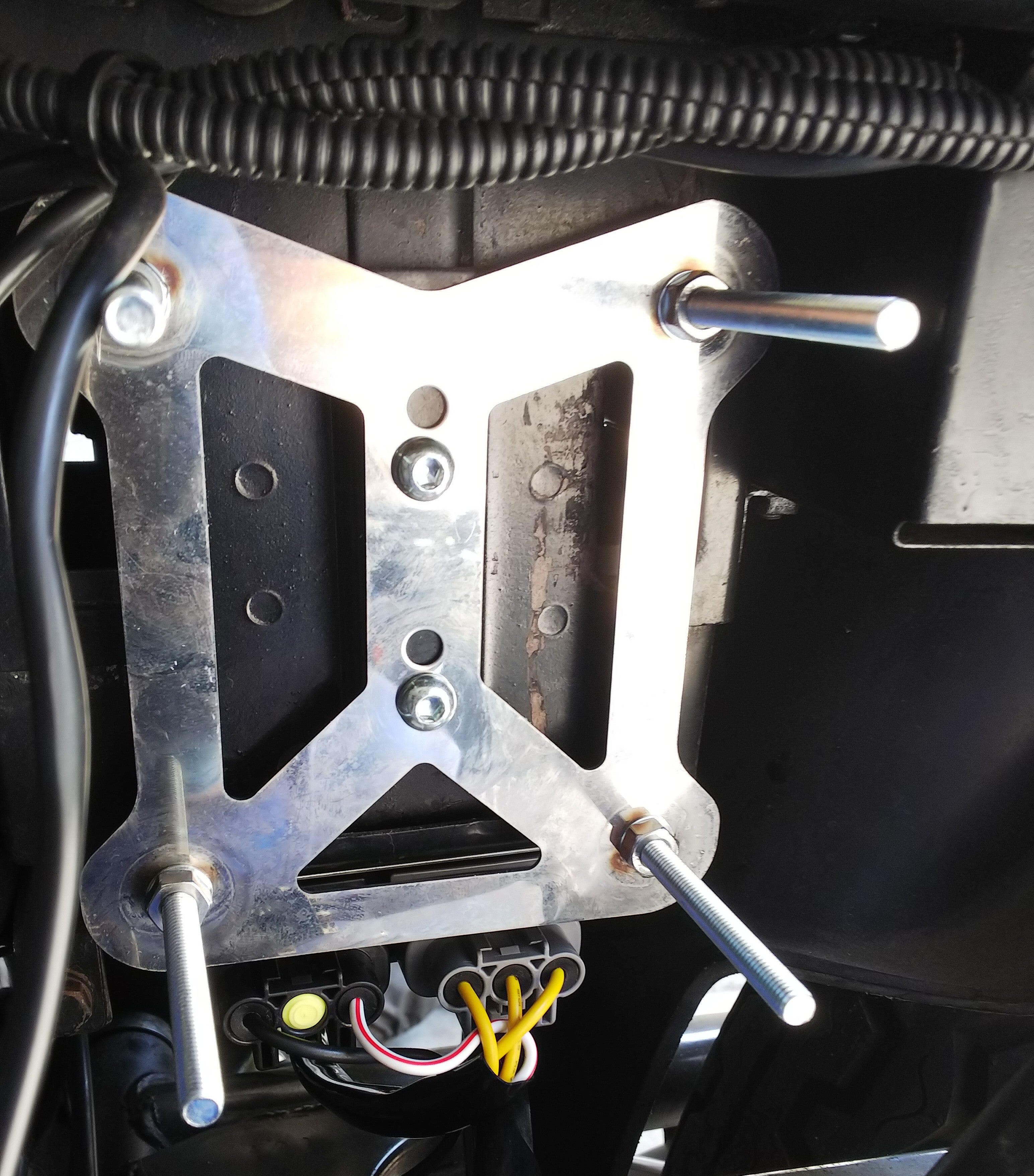 Z1 PAMS製ヒューズボックスブラケットの加工、MOSFET Z1 PAMS製ヒューズボックスブラケットの加工、MOSFET