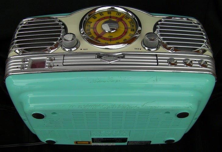 1950年代アメリカンスタイルのデザインがカッコイイ FM・AMラジオ付