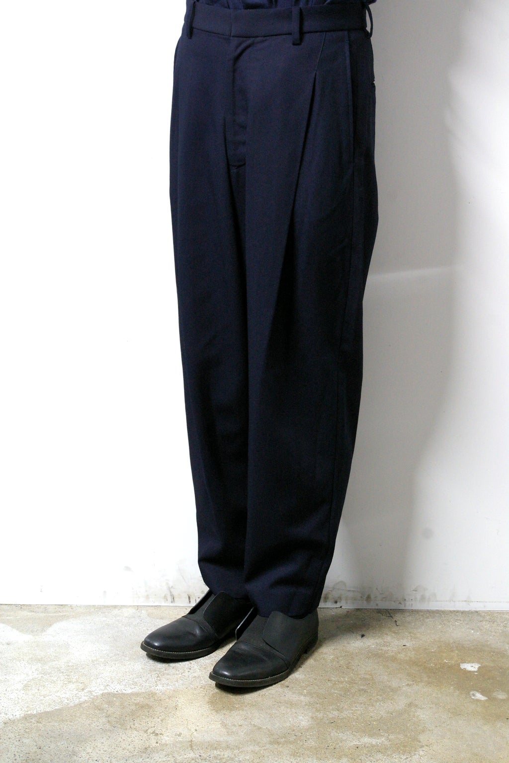 ファッション 美品22AW URUウル 1TUCK PANTS タックパンツ127N asakusa