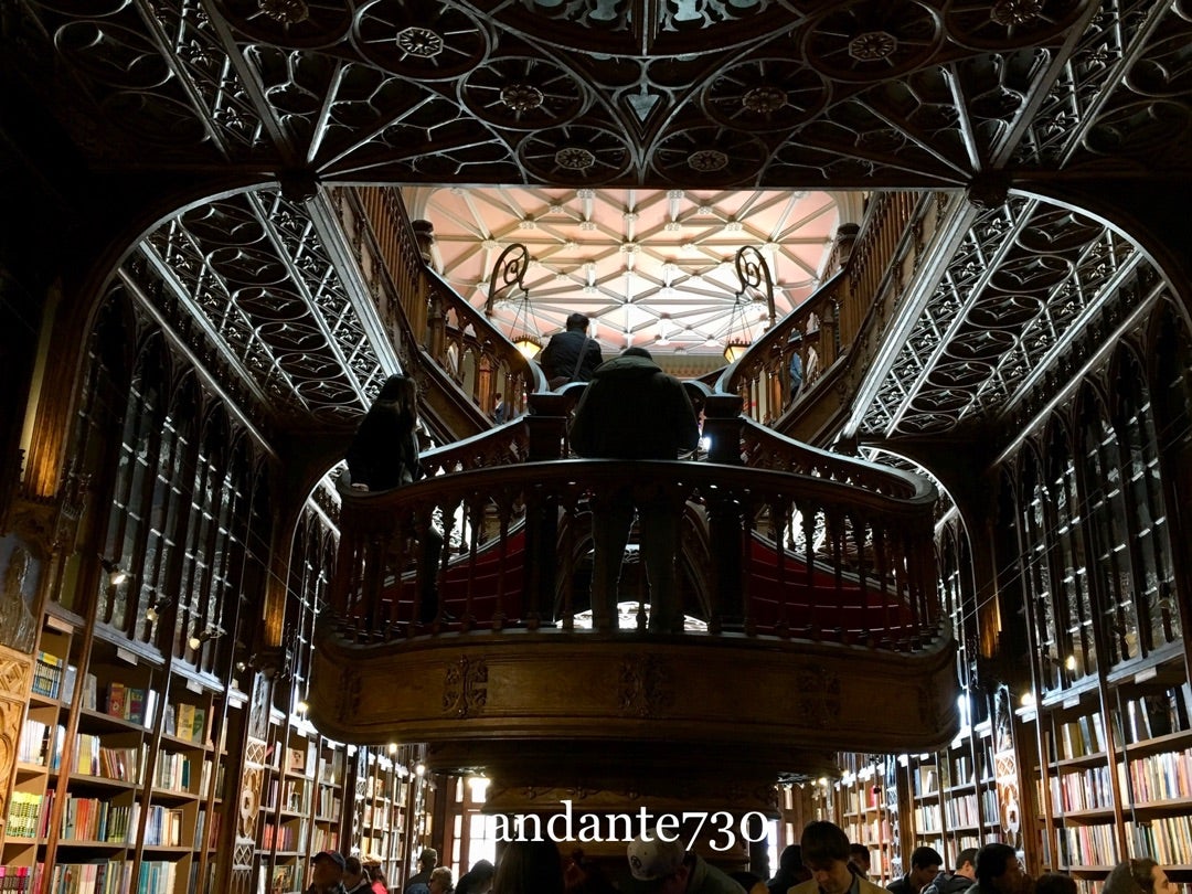 世界で一番 美しい書店「リブレリア・レロ・イ・イルマオン」ポルト