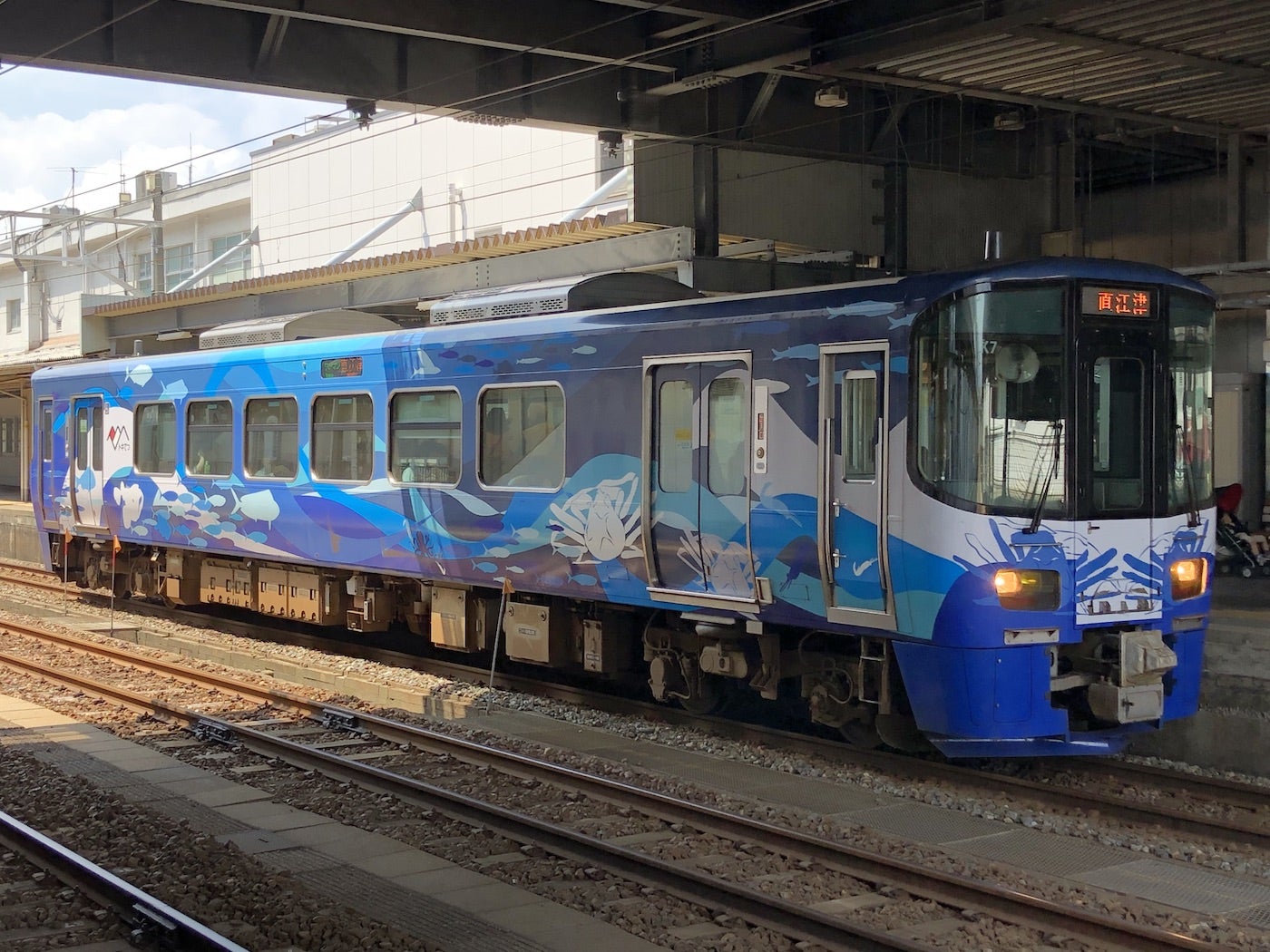 2019/8/17 2/3 えちごトキめき鉄道日本海ひすいラインの車両たちと筒石