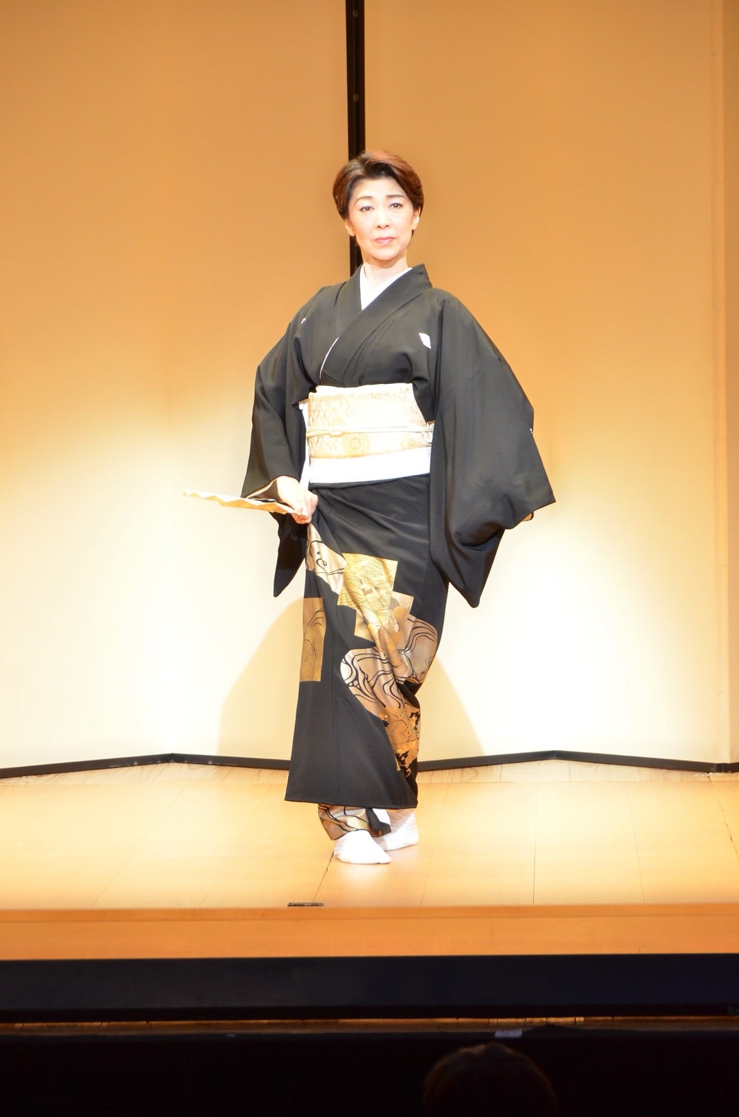 日本舞踊　舞台衣装　からげ　黒留袖　中振り　着丈172cm o1080163214593447285.jpg