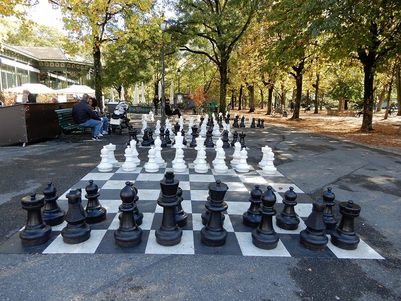 Guillermo Forchino （ギラーモフォルチーノ） 公園のチェス