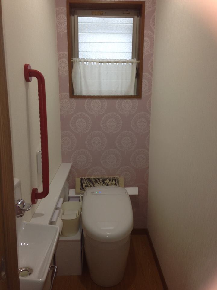 トイレにピンクの輸入壁紙 こんな使い方も 輸入壁紙 カーテン専門店デコール岡山のブログ