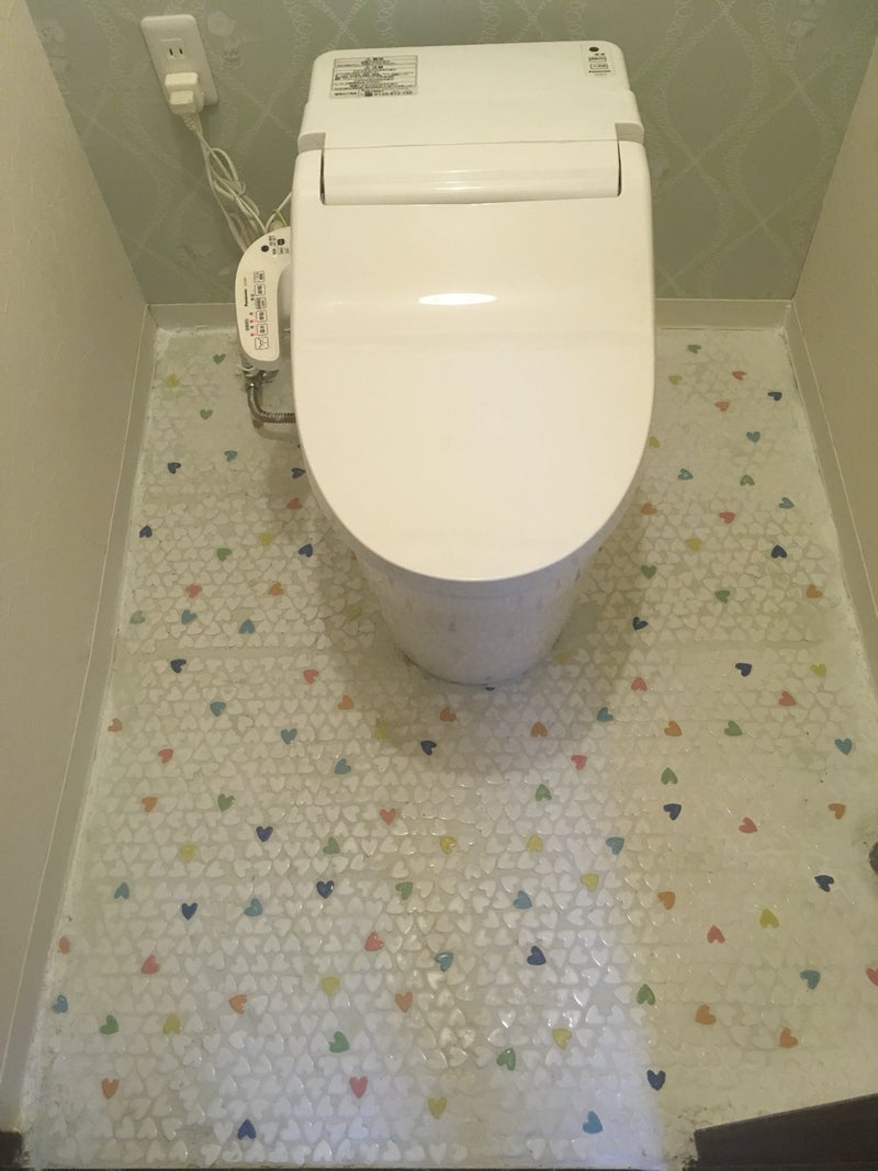 トイレ床の貼り替え カラフルなハートタイル使用 ワクワクする空間を創り続けます