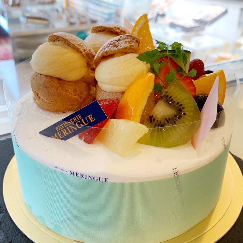 プチシューとフルーツがカワイイ 記念日に特別なデコレーションケーキ ムラング日和
