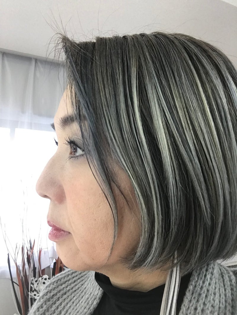 白髪が目立たないアッシュ系シルバーの髪 Makeroom Kaoruのメイクアップレッスン 横浜