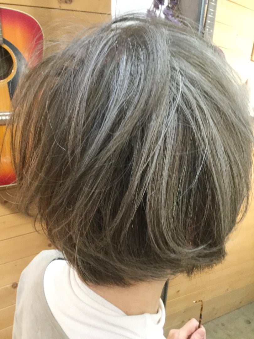 美しく、グレイヘアへ移行♡グレイヘア特化美容師です♡ 札幌市 白石区 菊水 にある美容室 DOSシャンプー正規取り扱い店