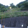 雨の中草刈りの画像