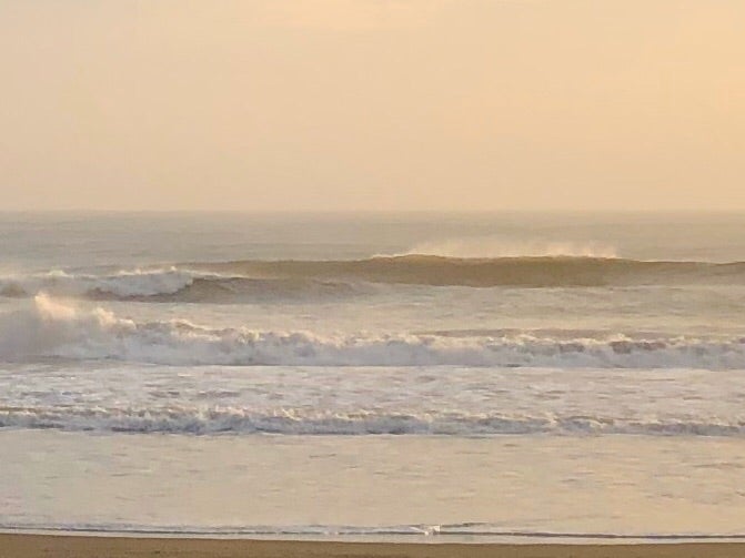 今朝の波は極上パーフェクトウェーブが〜みんなサーフィン調子良くて大