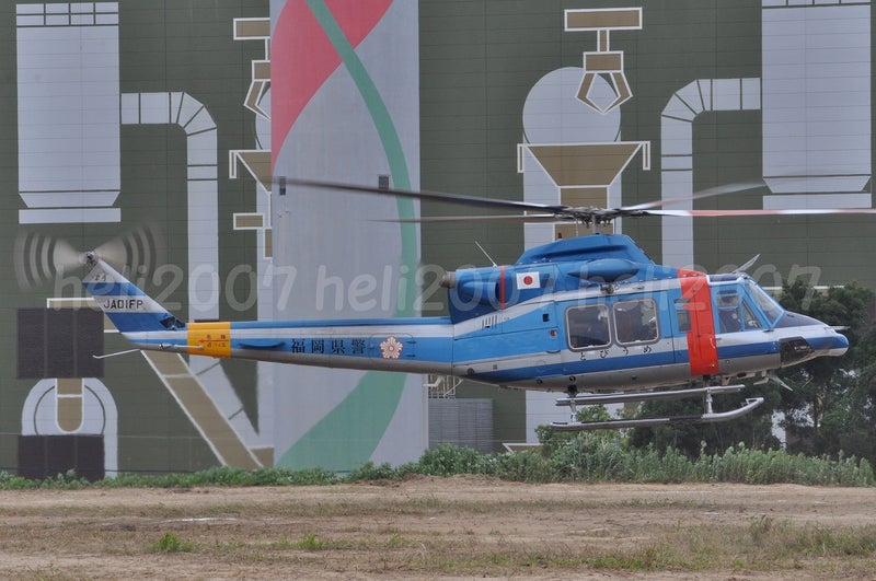 福岡県総合防災訓練の、福岡県警のヘリコプター。JA01FP