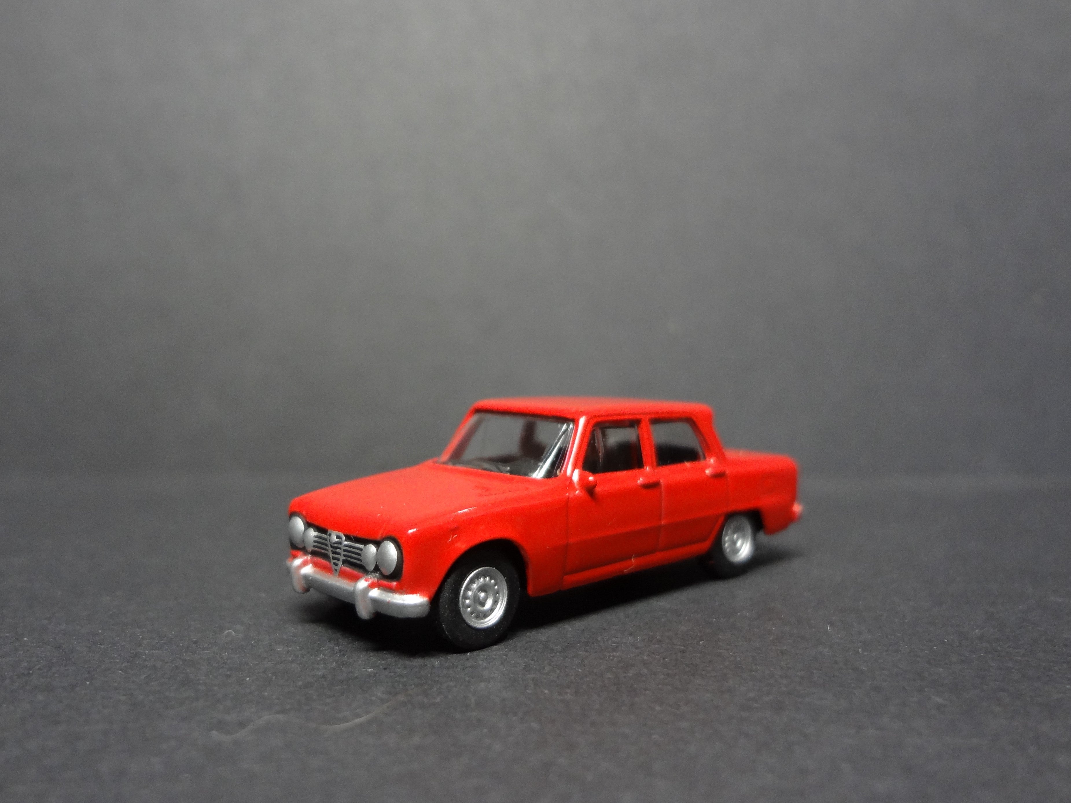 RED diecast car model 1/100 Kyosho 1962 ALFA ROMEO GIULIA T.I 
