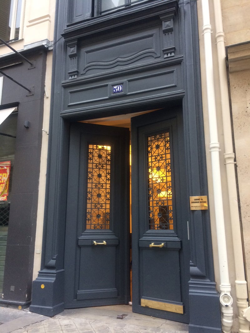 パリの街中の玄関ドアがおしゃれ ロートアイアンのユーロスタイル お洒落 で格安なロートアイアンを通して ヨーロッパのように美しい邸宅 街並み 豊かな人生をお手伝い