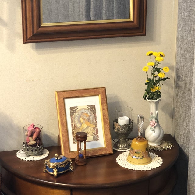 インテリア壁掛け仏壇と季節のお花 スプレーマム 西洋菊 コンパクト壁掛け仏壇開発日記