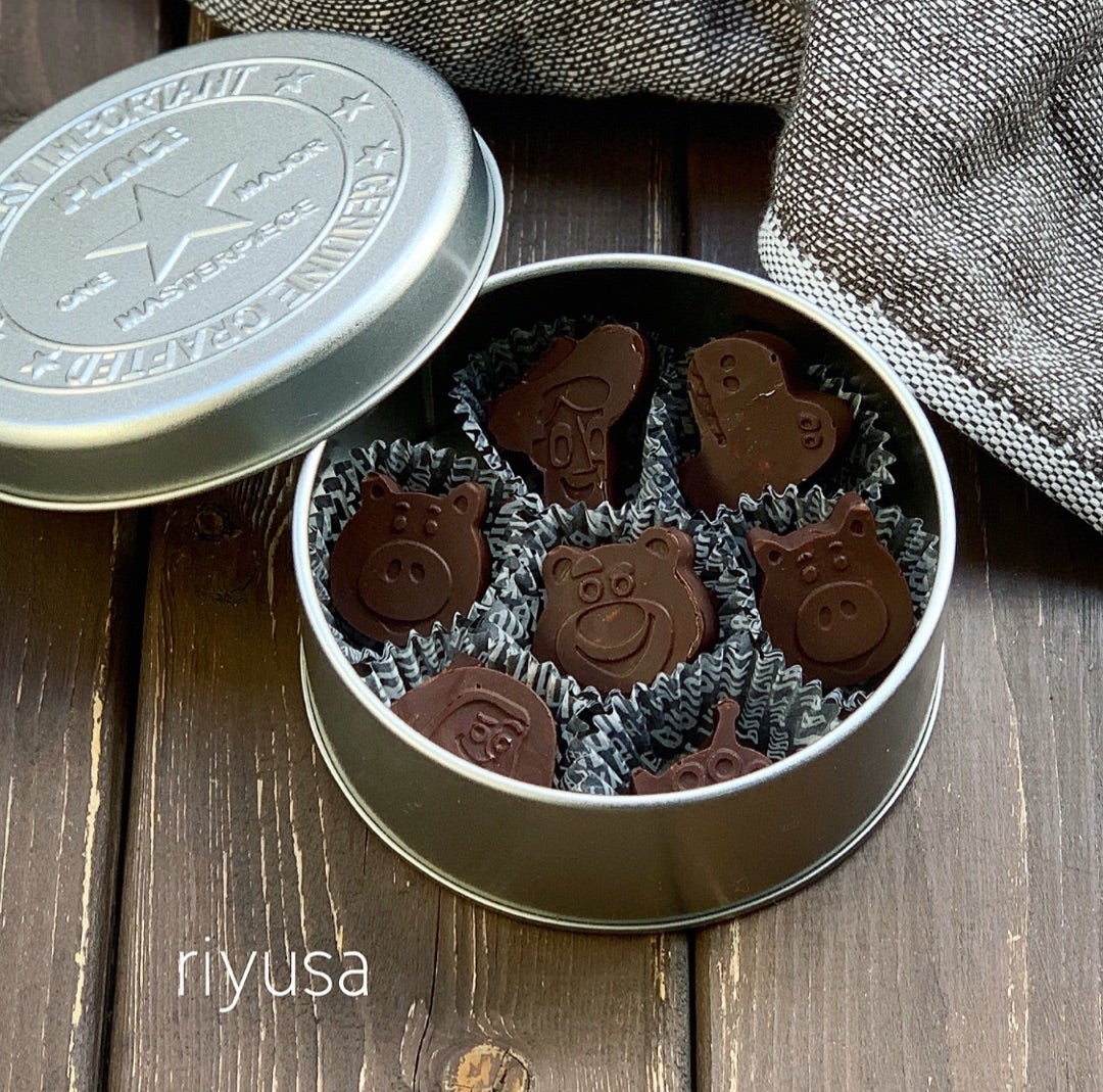 ダイソー型が大活躍 トイストーリーのチョコレート缶 Riyusa日和 ザッパレシピで褒められおやつと時々おかず