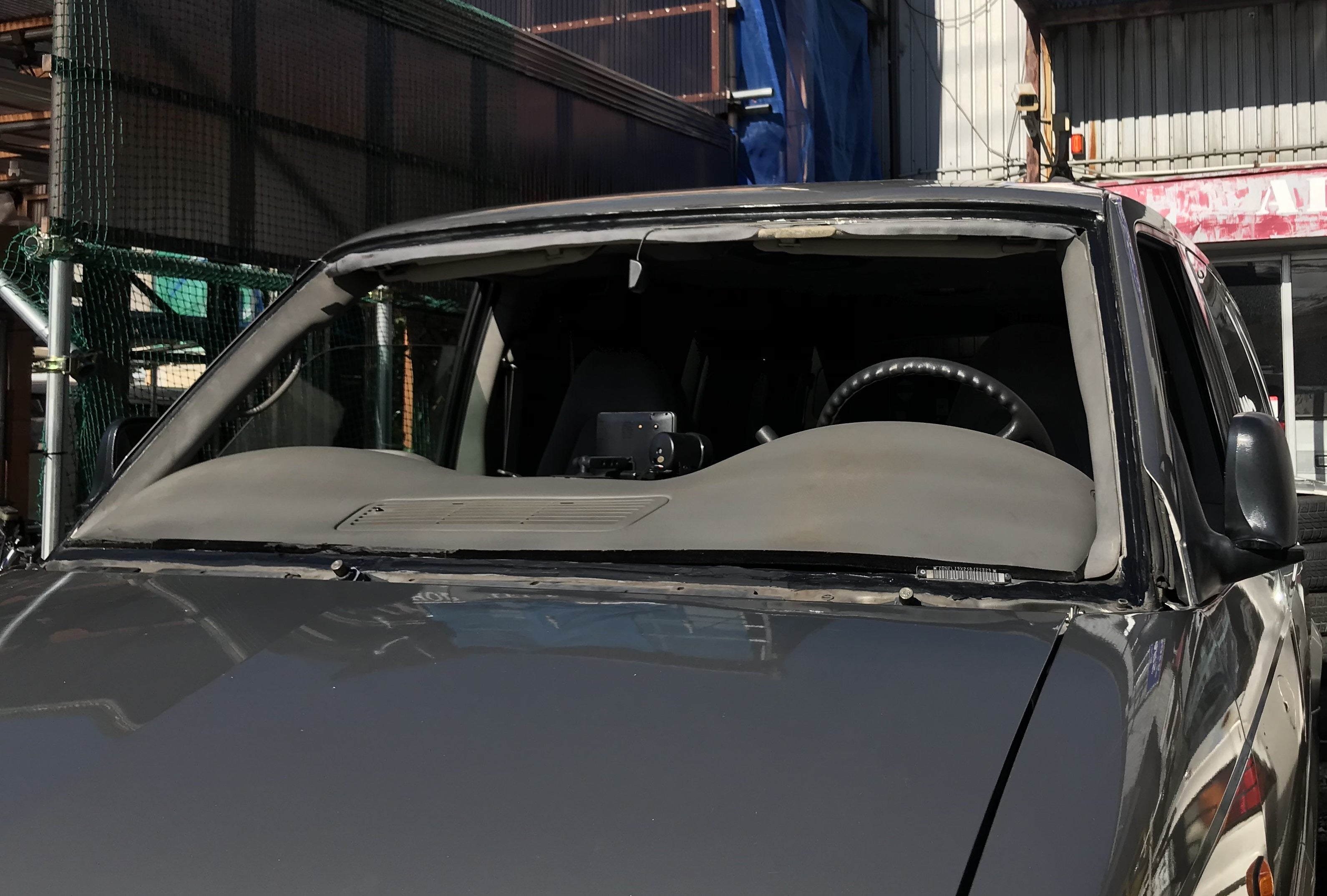 フロントガラスから雨漏れ修理 シボレーアストロ Aithon Cars Blog