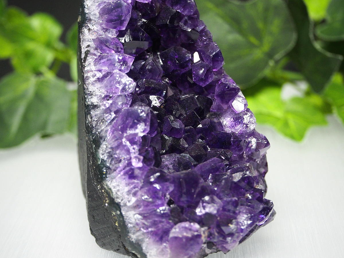 ウルグアイ産アメジスト原石☆高貴な濃紫色の愛と癒しの守護石 