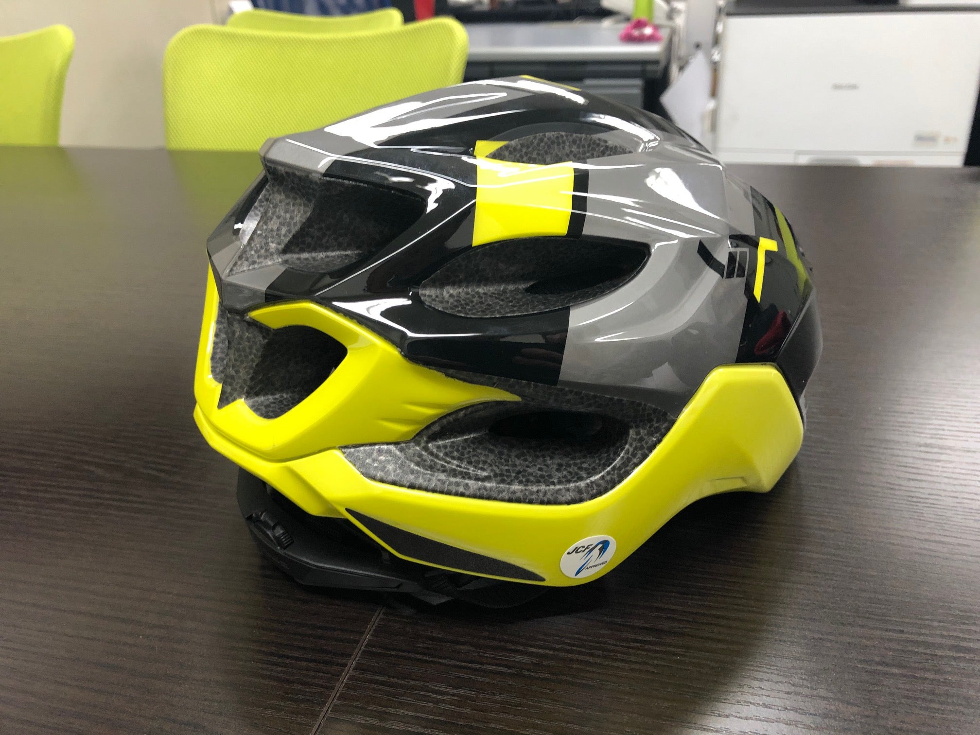 シールド付きヘルメット「OGK KABUTO VITT」を購入しました 