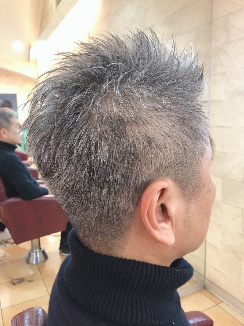 メンズ50代 グレイヘアがかっこいい ダンディ刈り上げ 香川県高松市 髪にやさしい美容室 アフロディーテ