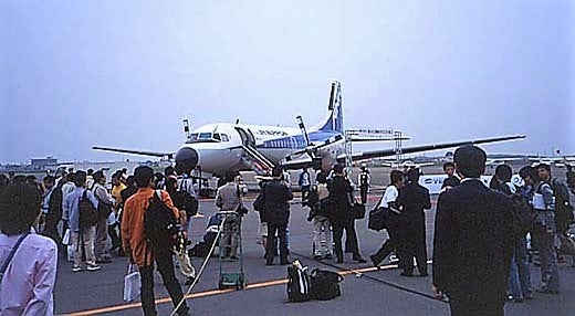 ANK/エアーニッポン YS-11丘珠ラストフライト搭乗記・2003年5月 | 大阪