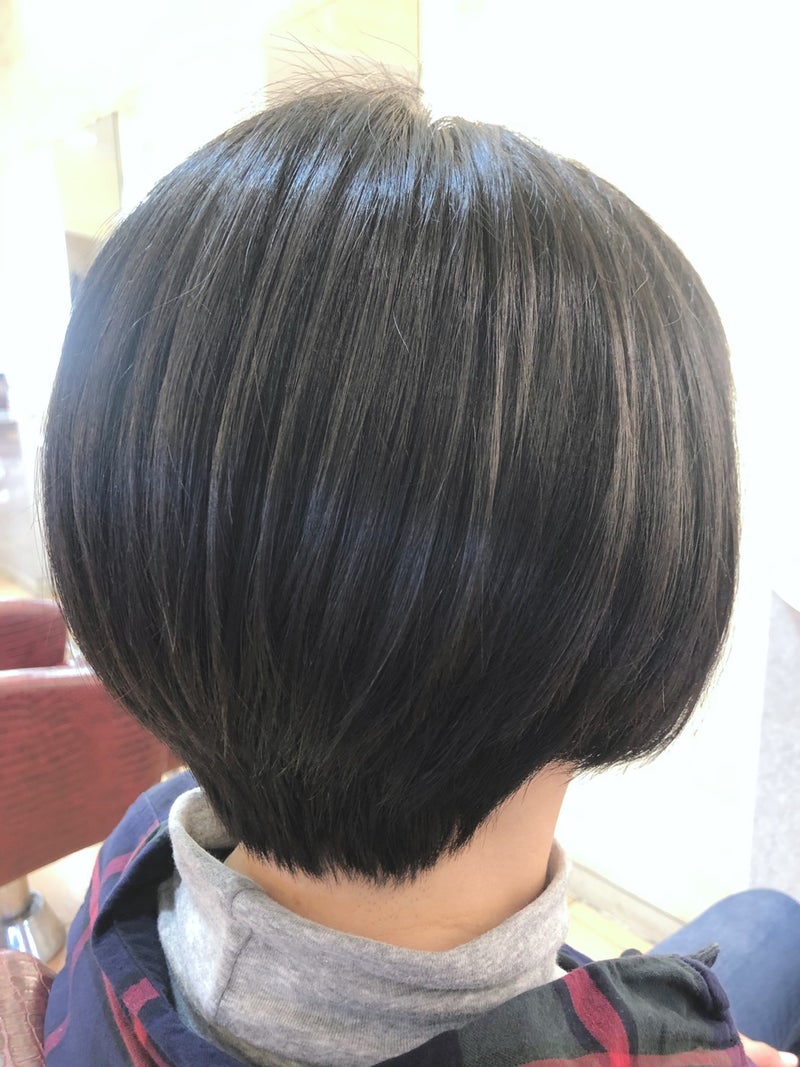 ４０代 シンプルショートもツヤ髪で存在感 コンパクトショートボブ 香川県高松市 髪にやさしい美容室 アフロディーテ