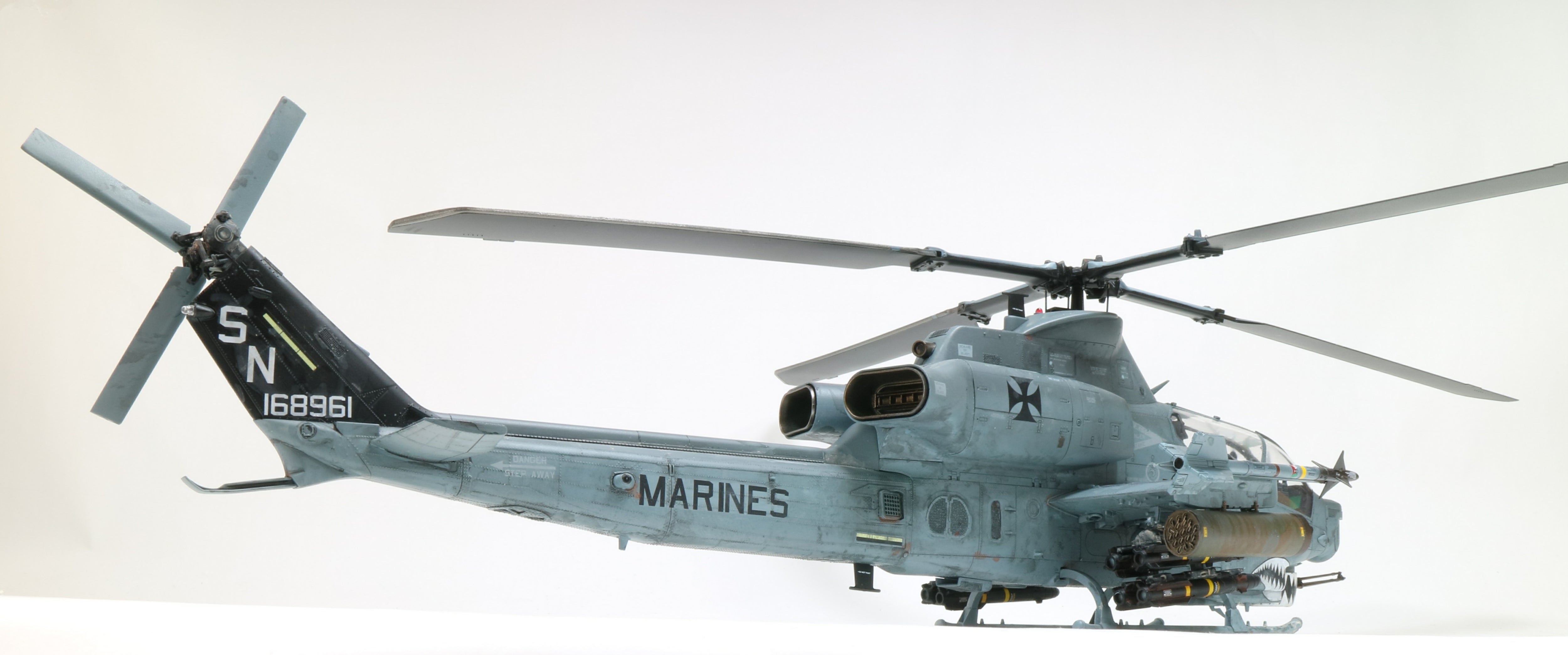 アカデミー1/35 AH-1Z 完成 | あいかわらずなオイラ アカデミー1/35 AH-1Z 完成 | あいかわらずなオイラ