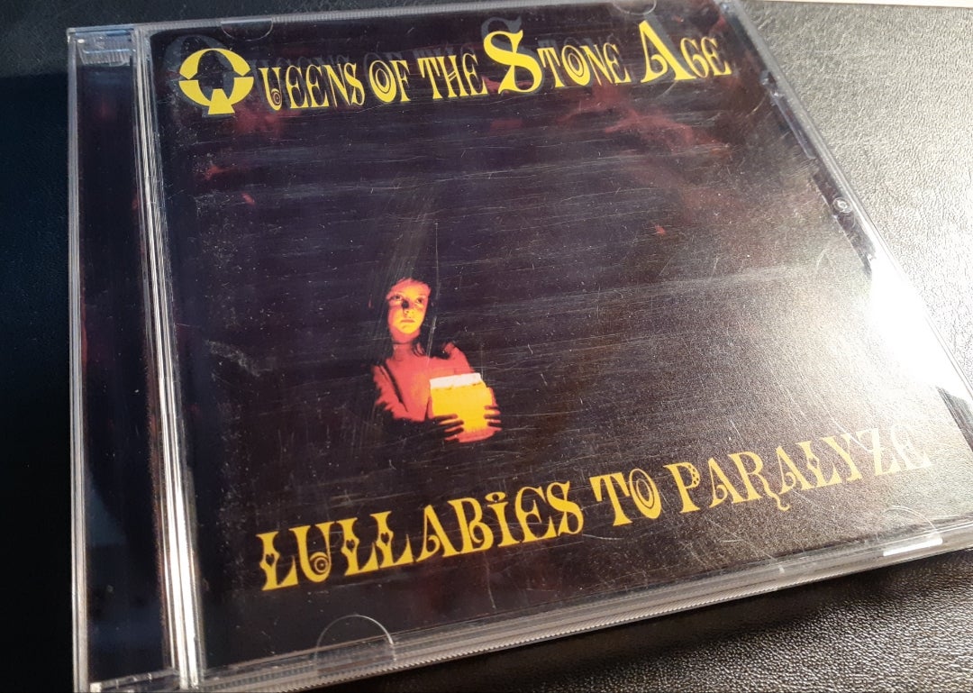 LULLABIES TO PARALYZE/QUEENS OF THE STONE AGE | 10,000Days