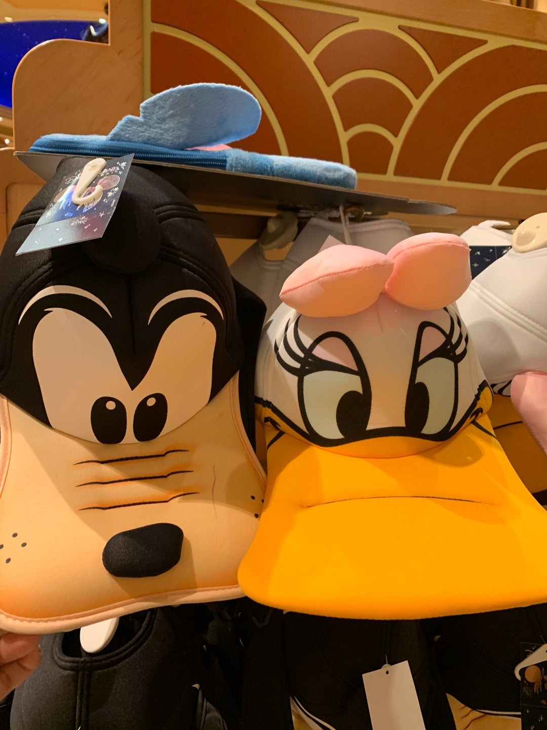ディズニーパリで見つけた可愛い帽子たち！！ | TDRと同級生！コロ助の ...