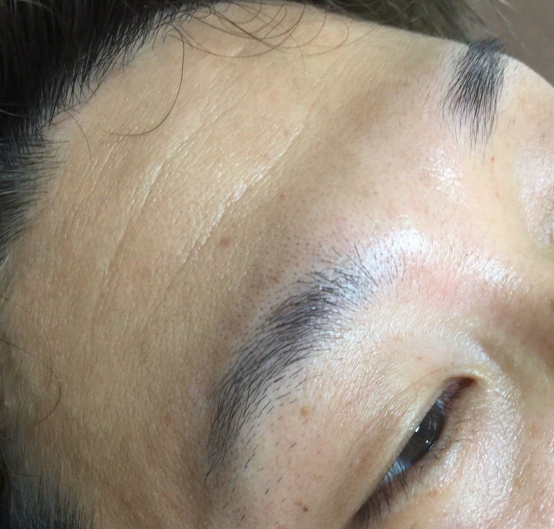男性の眉毛の記事画像