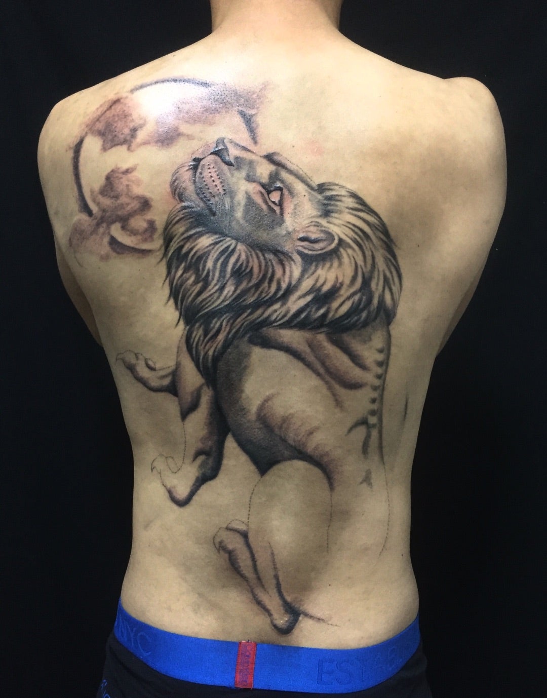 Tattoo ライオンと月 神戸三宮のタトゥースタジオ 刺青彫師 彫いちの作品集