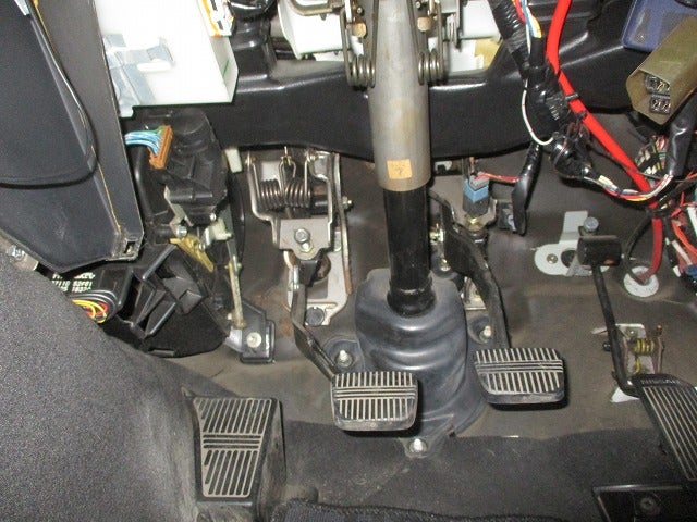 ニッサン180SXクラッチ作業、パート3強化クラッチブラケット
