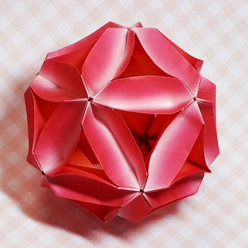 折り紙】玉花びら(桜の花の形のくす玉) | 折り紙の楽しみ