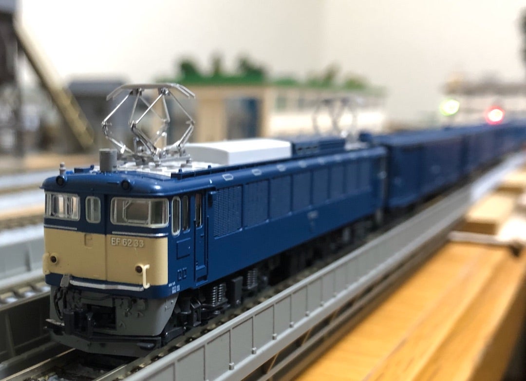KATO 10-1590“郵便・荷物列車「東海道・山陽」後期編成 6両セット”入線 