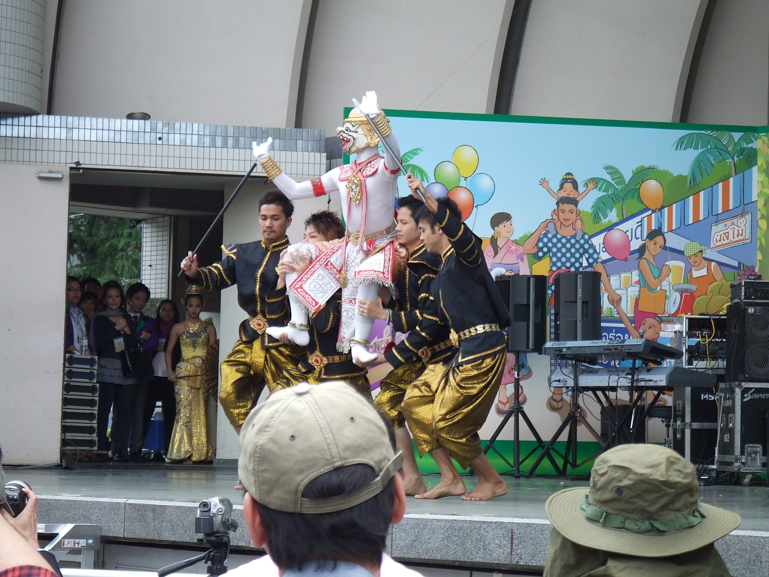 お祖母さんと木の遺産』とラーマキエン舞台 | タイの子どもの本日記