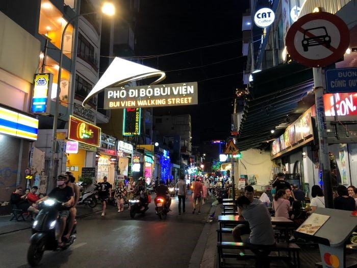 ホーチミン ブイビエン通りで飲み歩き 日本でなかなか食べないものにチャレンジ まじょブロ 韓 食 恋 旅 美