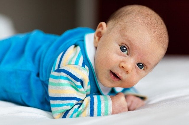 ベルト 寝返り 防止 赤ちゃんの寝返りのリスクとは？事故防止策と注意点を詳しく解説