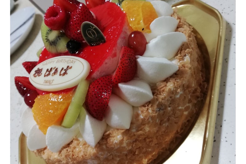 母親の誕生日 新宿高野のバースデーケーキ １日１０笑 毎日たくさん笑って過ごしたい