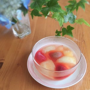 桃とスモモのゼリーの画像