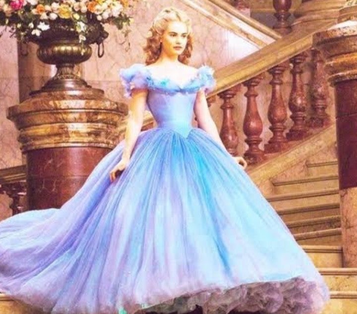 ディズニー 実写版「 シンデレラ 」 ピンクのドレスがブルーのドレスに変わるのは何故？ | さがユウの平々凡々ブログ☆