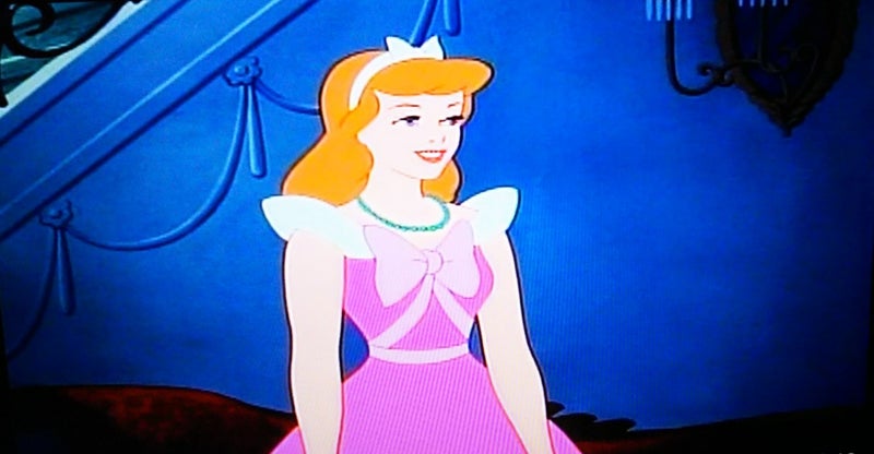 ディズニー 実写版 シンデレラ ピンクのドレスがブルーのドレスに変わるのは何故 さがユウの平々凡々ブログ