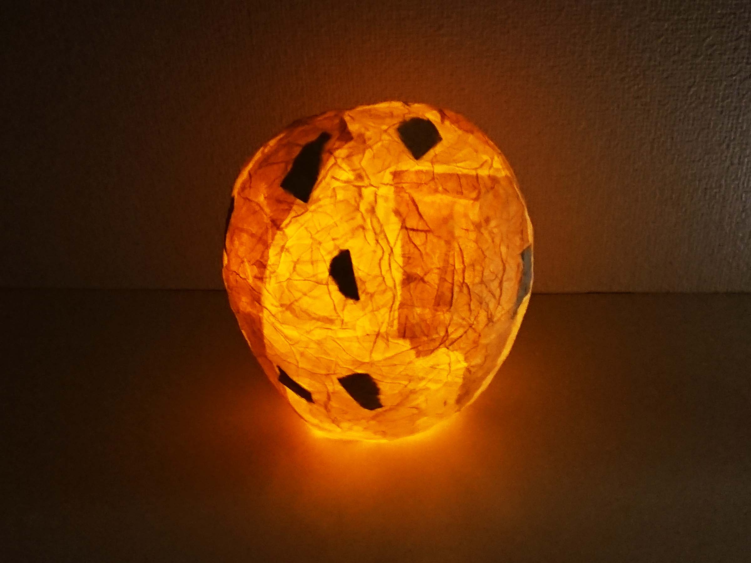 記事 ランプシェードを手作り 和紙を貼って自作地球儀型ランプの作り方 かまゆみのアートな生活 アートクリエイター 子供絵画工作専門家
