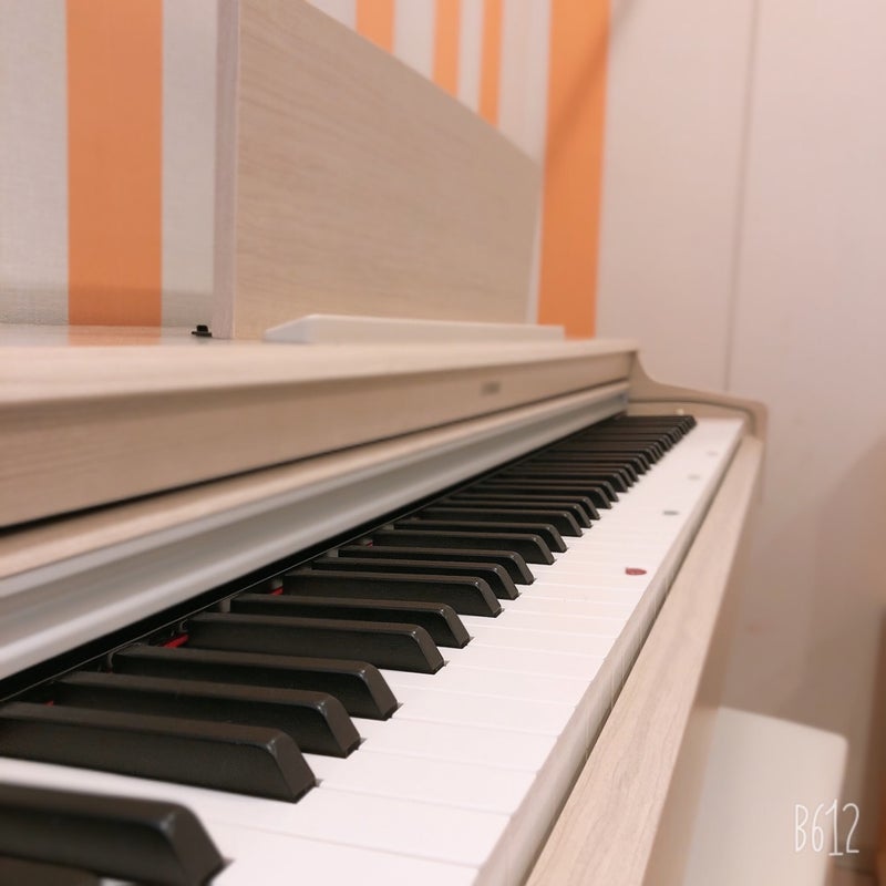 ナチュラル可愛いピアノをお迎え 白い壁を可愛くする方法 東京 清瀬市の整理収納アドバイザーおとも お片付け 時短料理